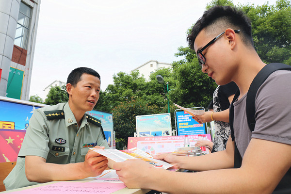 高校征兵：衡陽(yáng)師范學(xué)院掀起一股股參軍熱潮